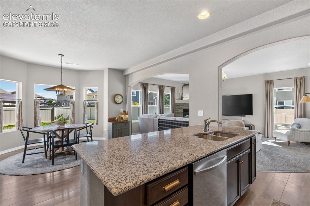 Image 11 of 30: Kitchen
