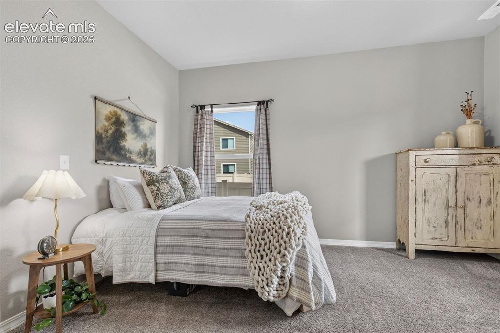Image 8 of 30: Bedroom