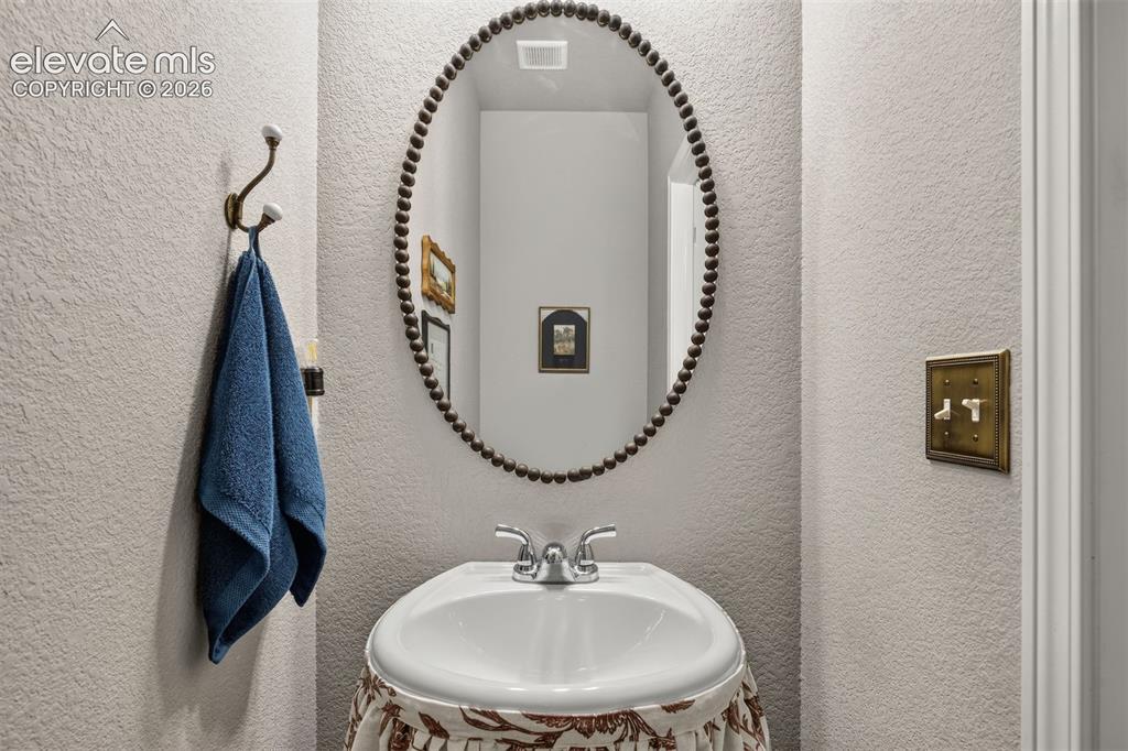 Image 9 of 30: Bathroom