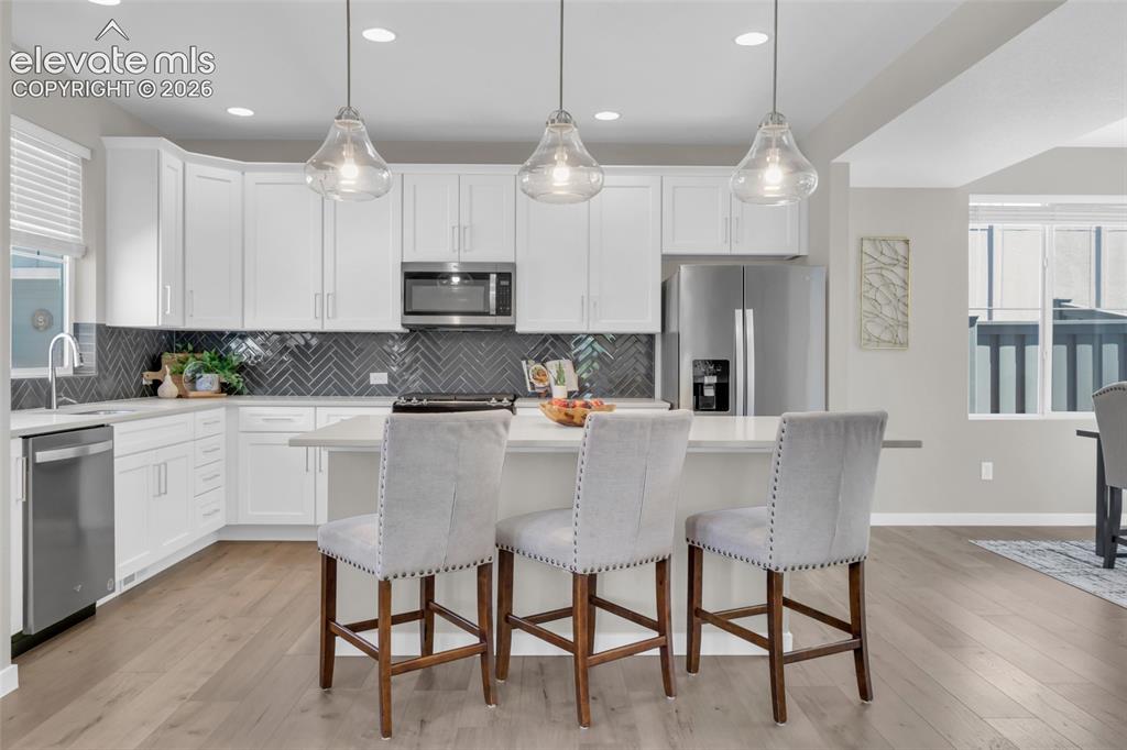 Image 15 of 49: Kitchen