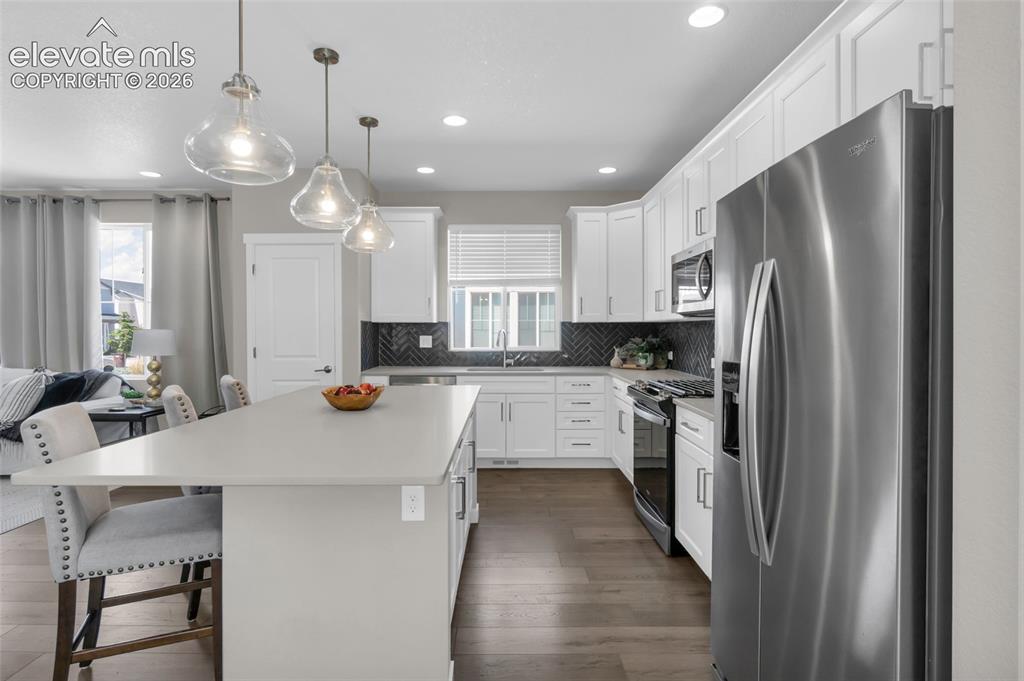 Image 17 of 49: Kitchen