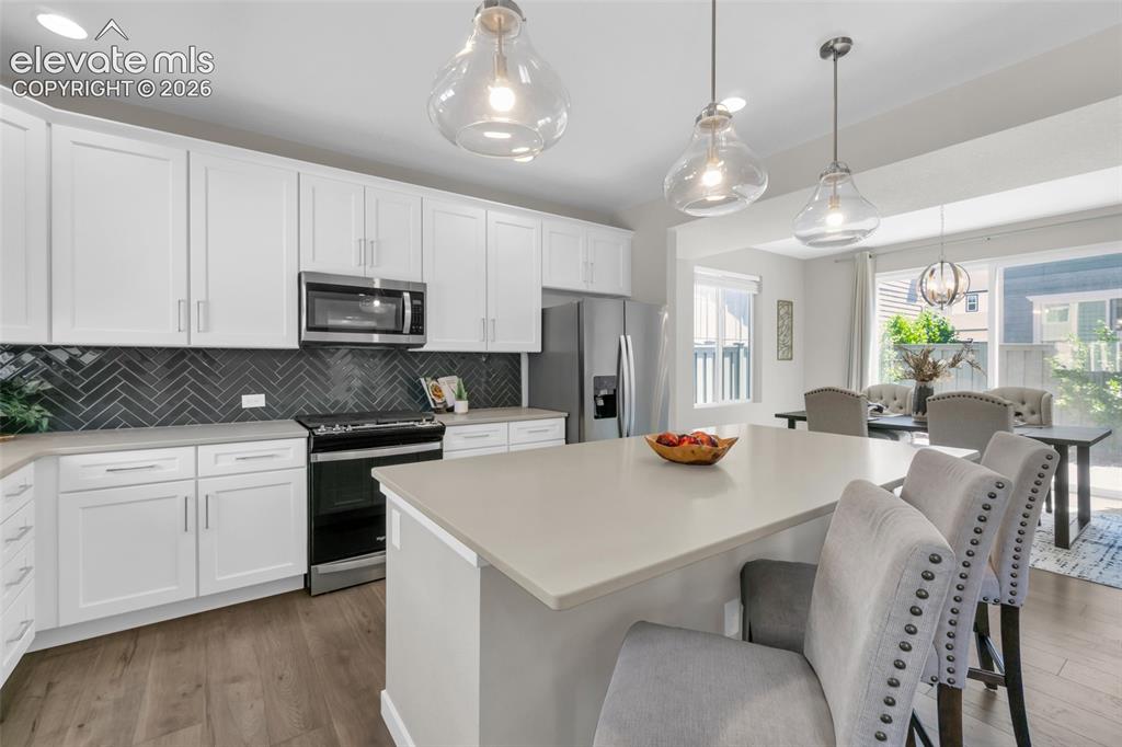 Image 19 of 49: Kitchen