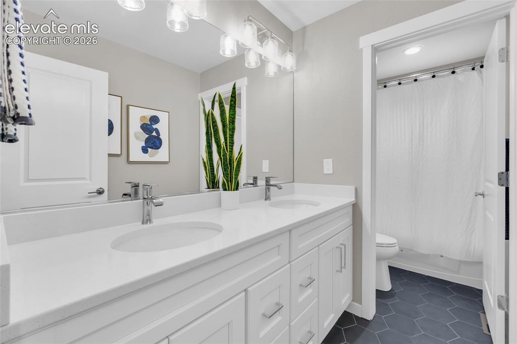 Image 42 of 49: Bathroom