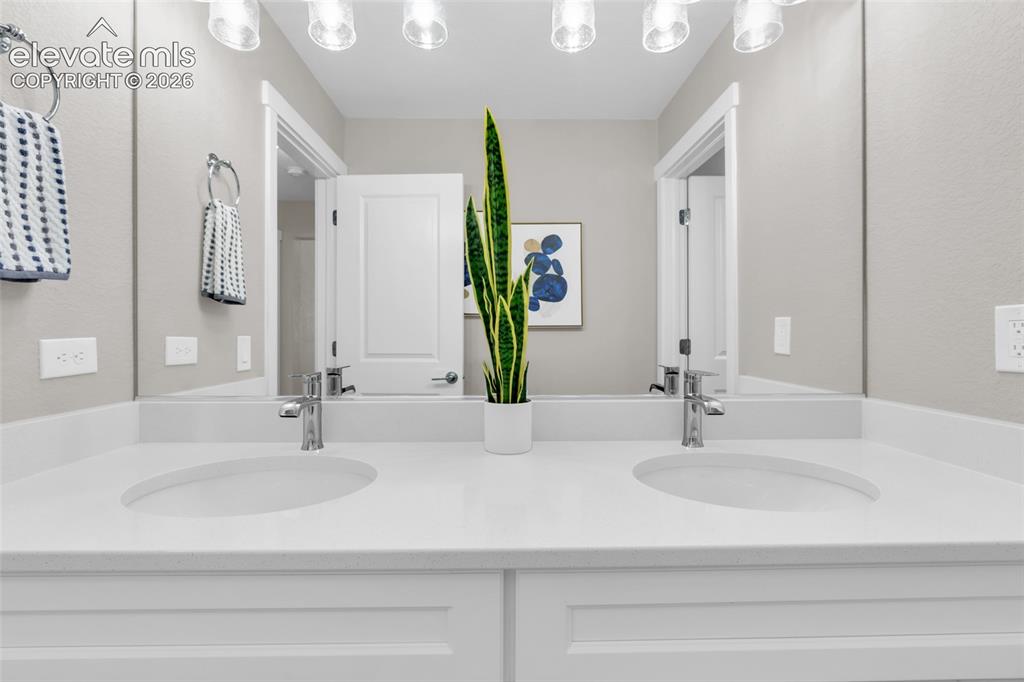 Image 43 of 49: Bathroom