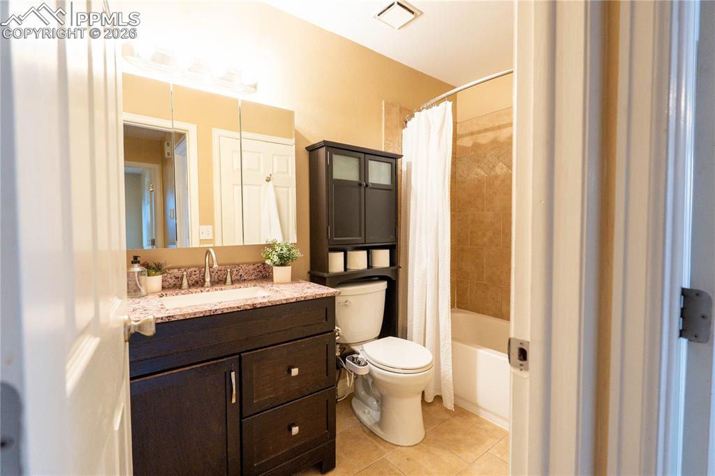 Image 13 of 24: Bathroom