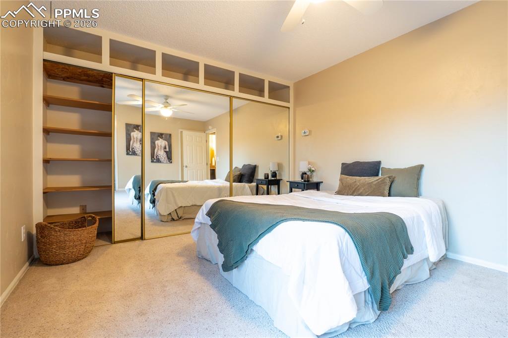 Image 18 of 24: Bedroom