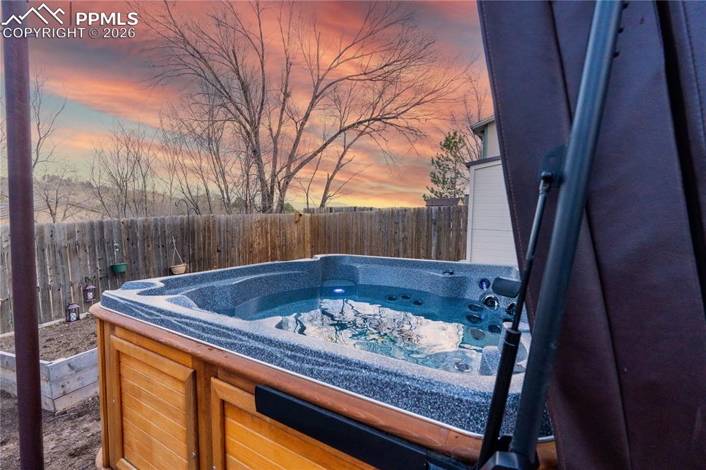 Image 23 of 24: Pool