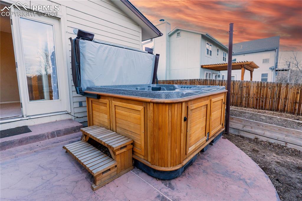 Image 25 of 36: Patio