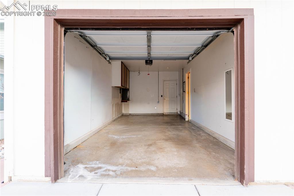 Image 35 of 36: Garage