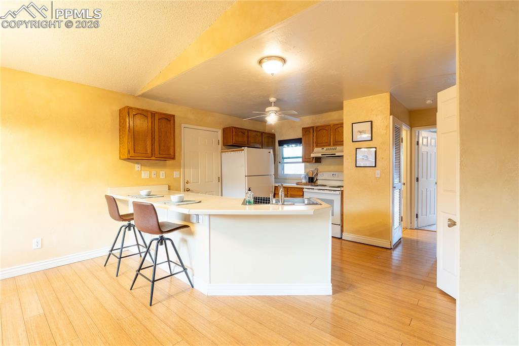 Image 6 of 24: Kitchen