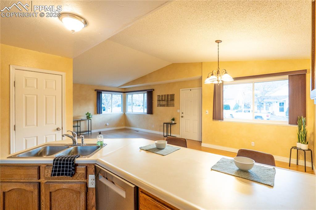 Image 8 of 24: Kitchen