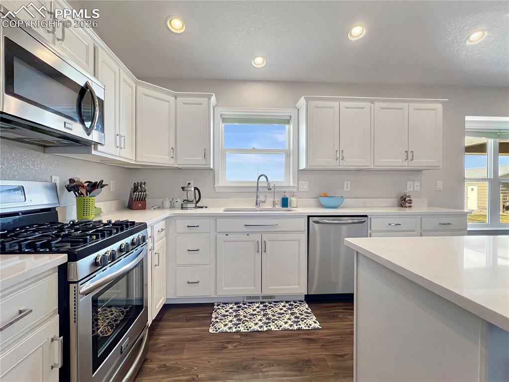 Image 10 of 41: Kitchen