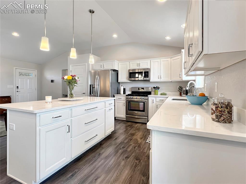 Image 11 of 41: Kitchen