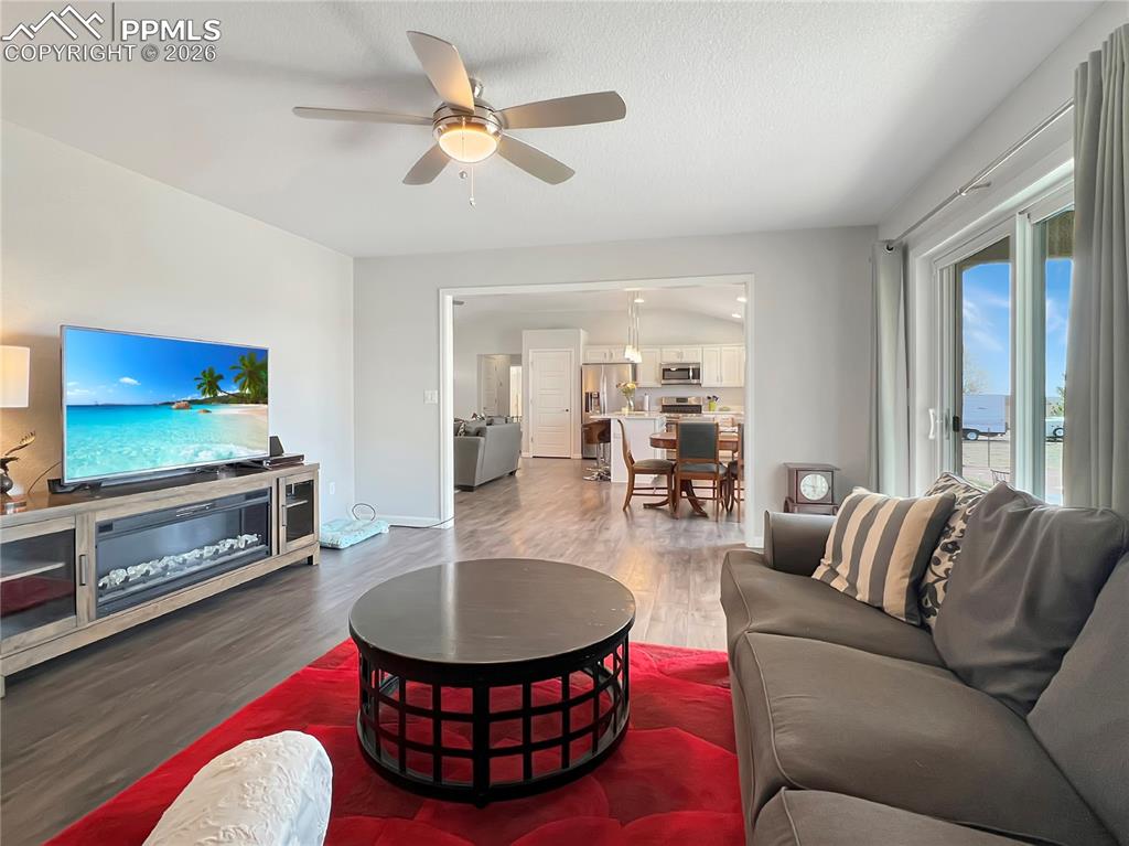 Image 15 of 41: Living Room