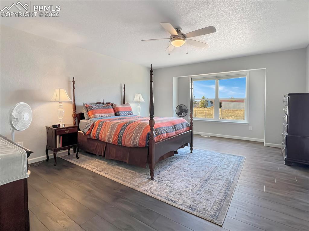 Image 17 of 41: Bedroom