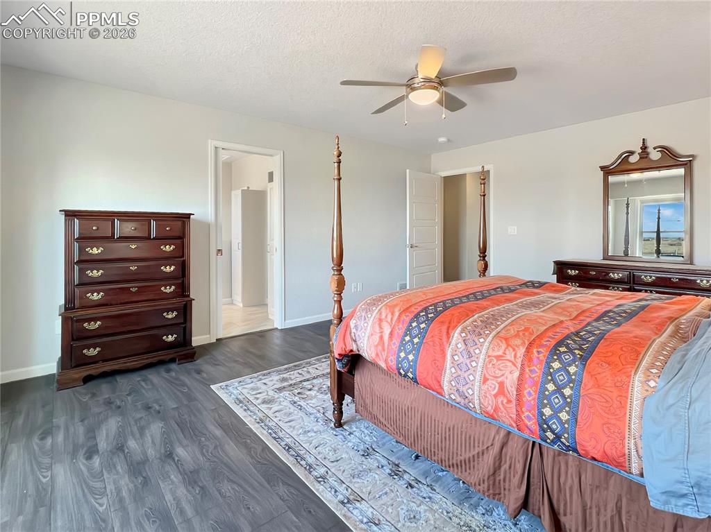 Image 19 of 41: Bedroom