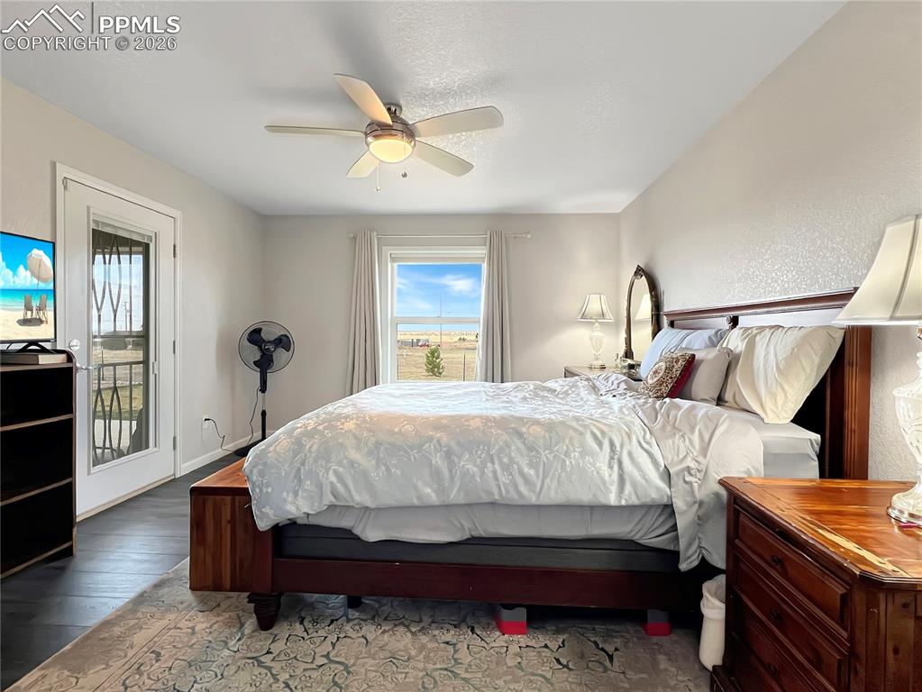 Image 24 of 41: Bedroom