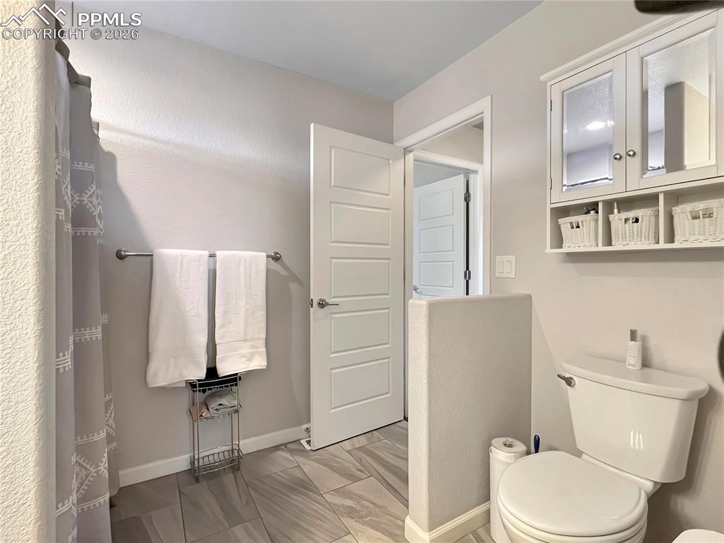 Image 26 of 41: Bathroom