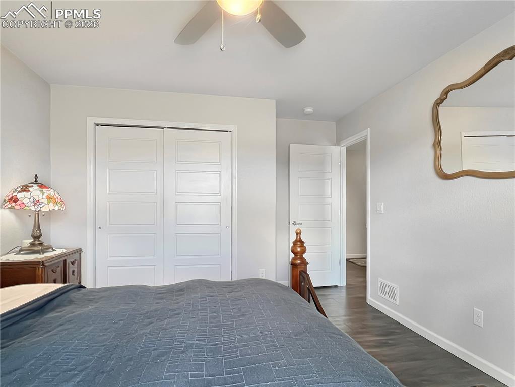 Image 33 of 41: Bedroom