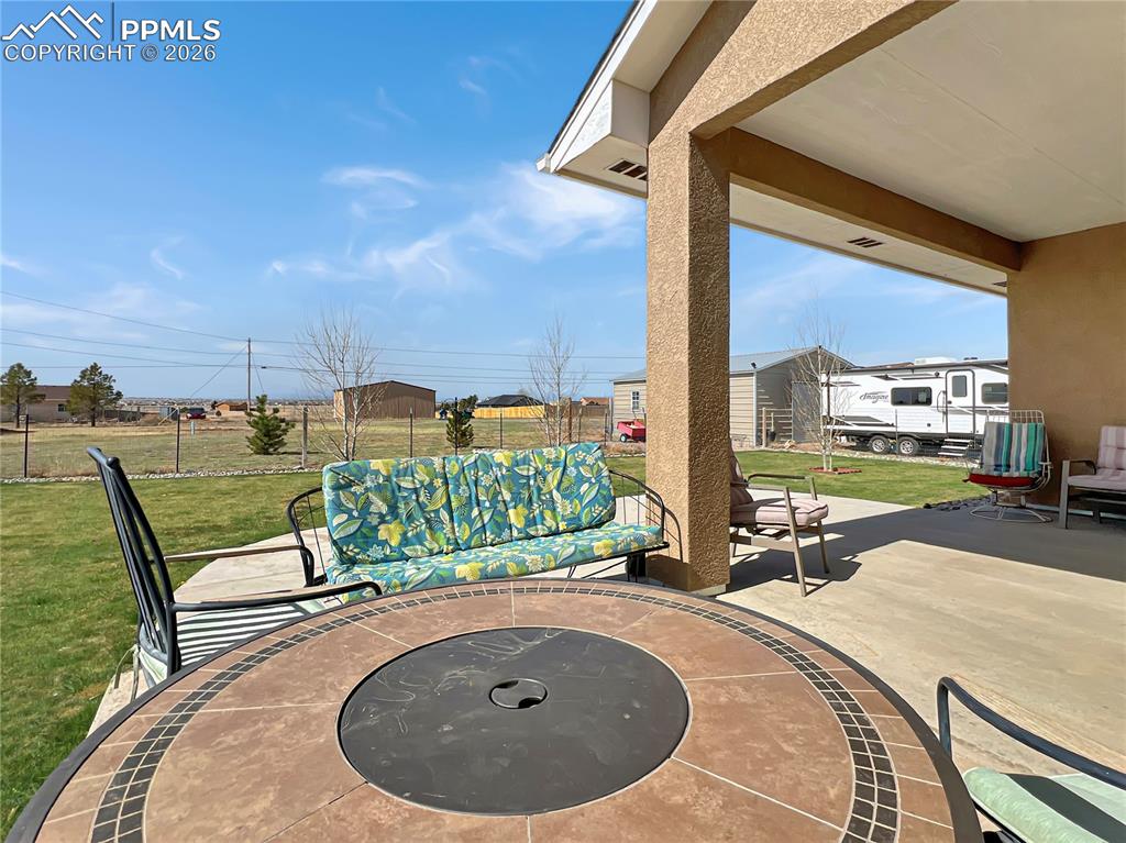 Image 36 of 41: Patio