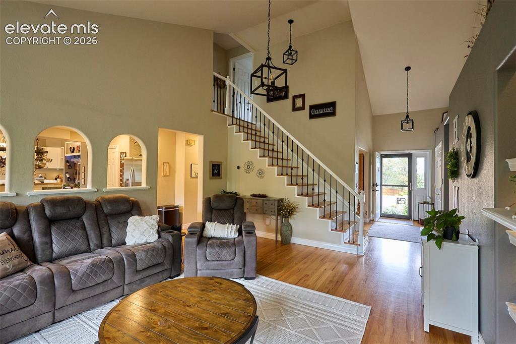 Image 19 of 50: Living Room