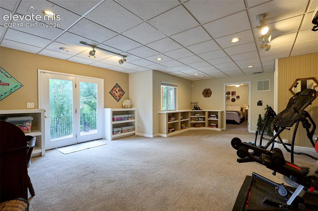 Image 31 of 50: Family Room