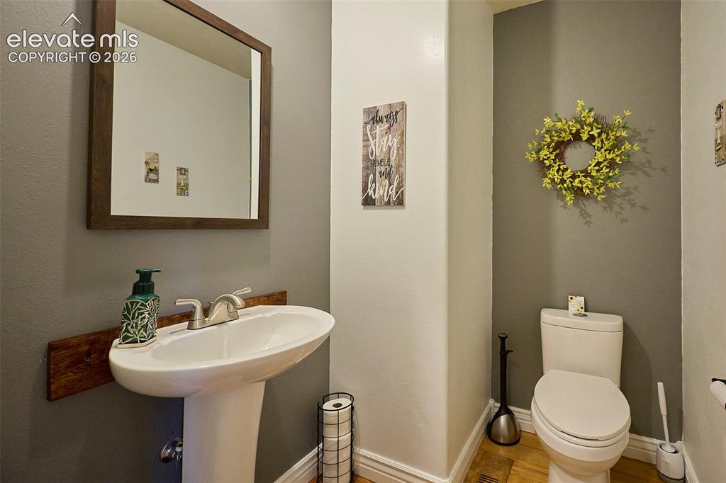Image 9 of 50: Bathroom
