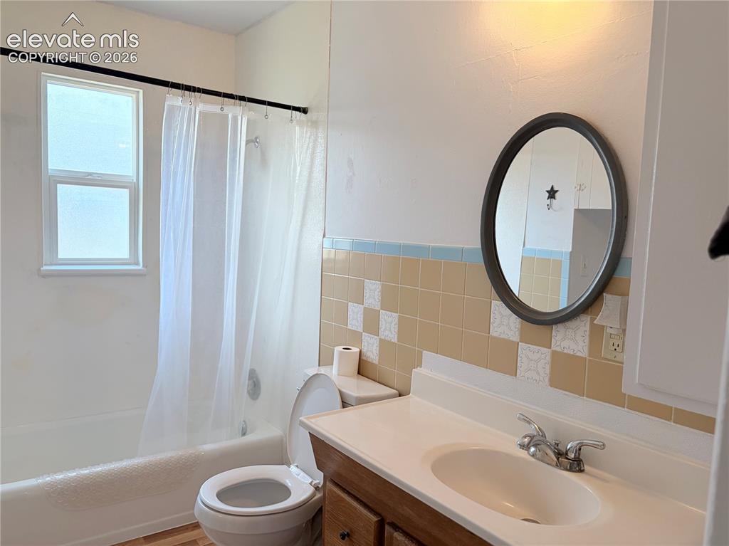 Image 10 of 17: Bathroom