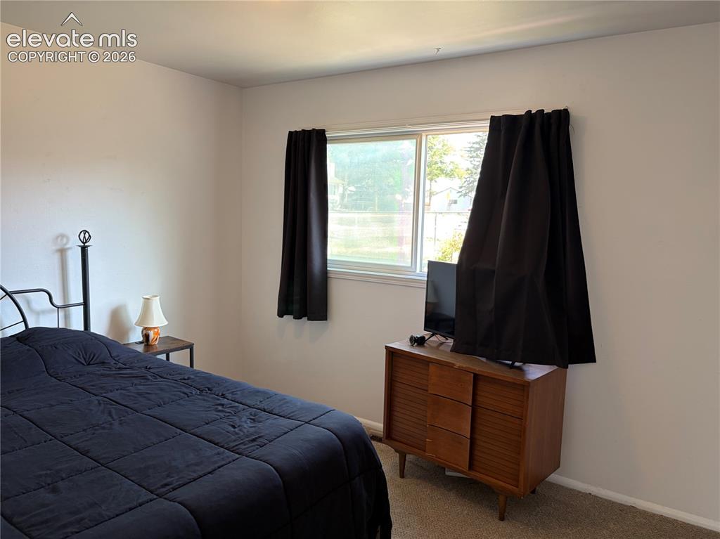 Image 13 of 17: Bedroom