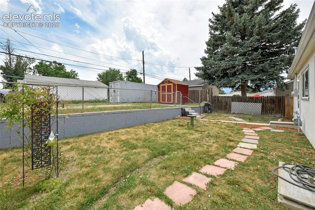 Image 21 of 21: Yard
