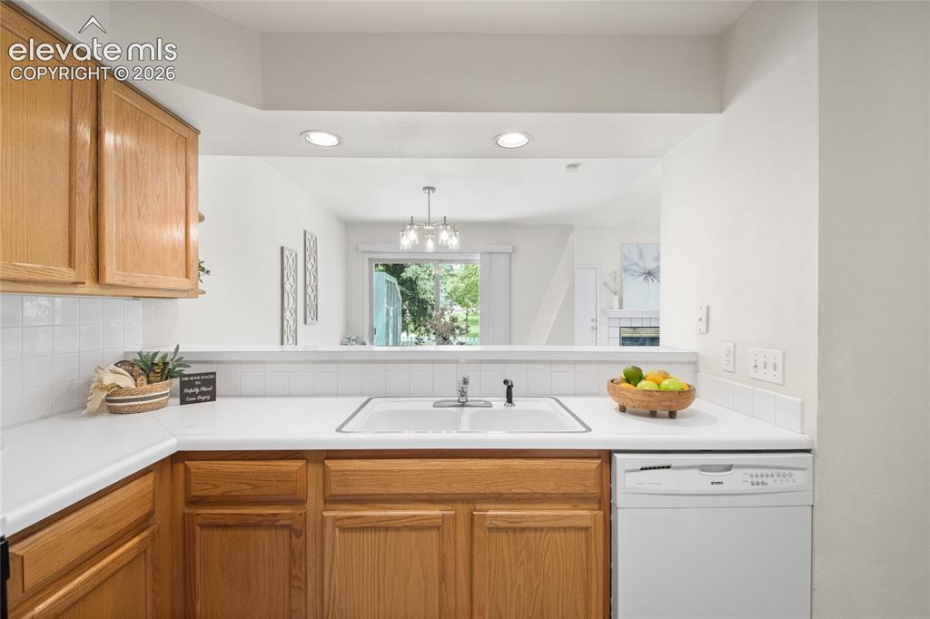 Image 11 of 40: Kitchen