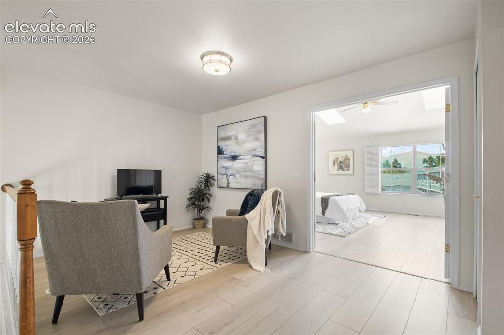 Image 14 of 40: Living Room