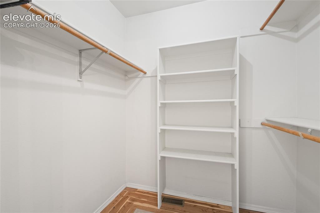 Image 20 of 40: Closet