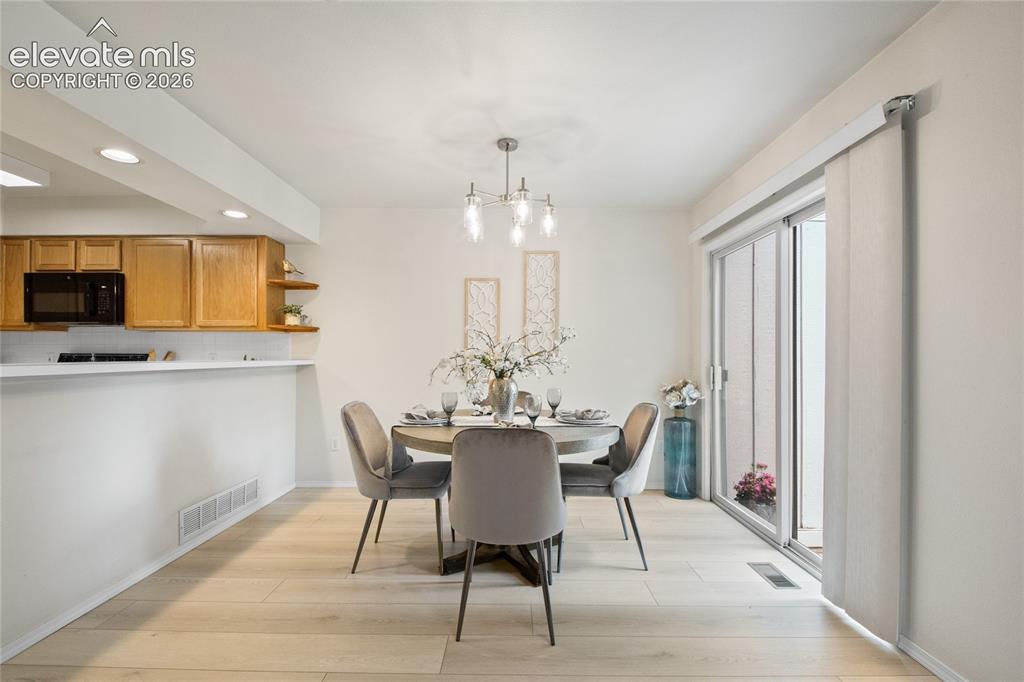 Image 7 of 40: Dining Area