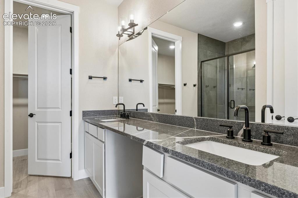 Image 14 of 23: Bathroom