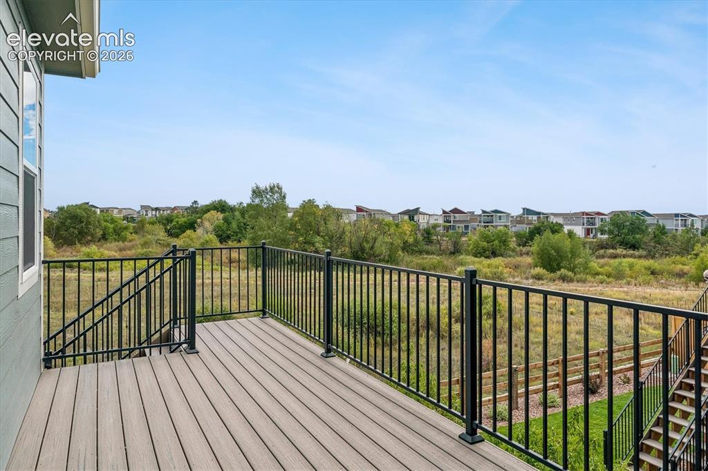 Image 20 of 23: Deck