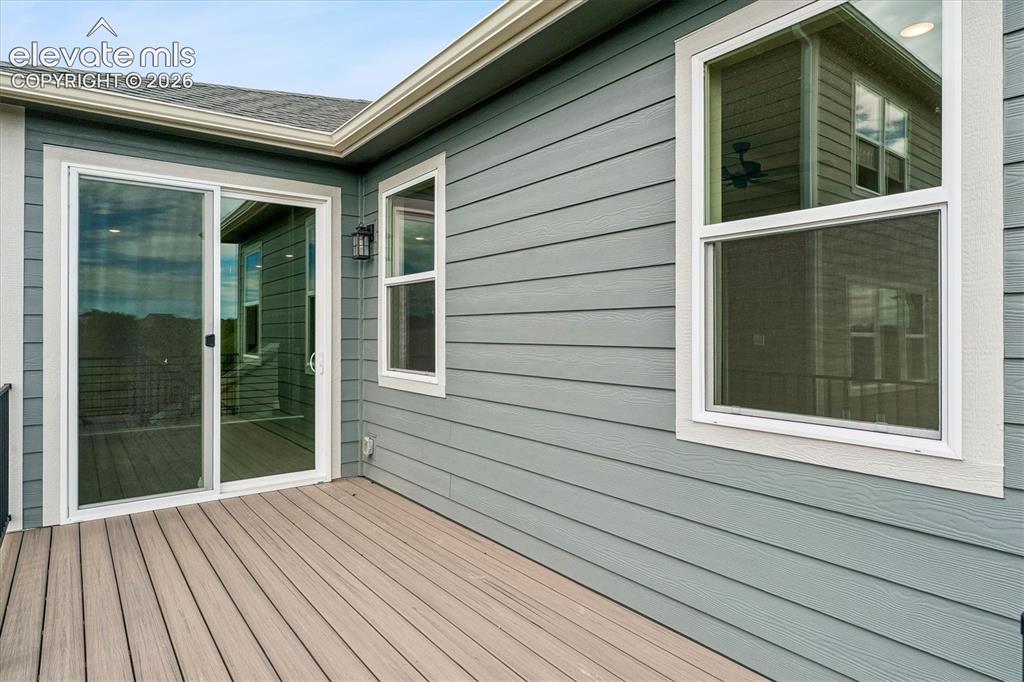 Image 21 of 23: Deck