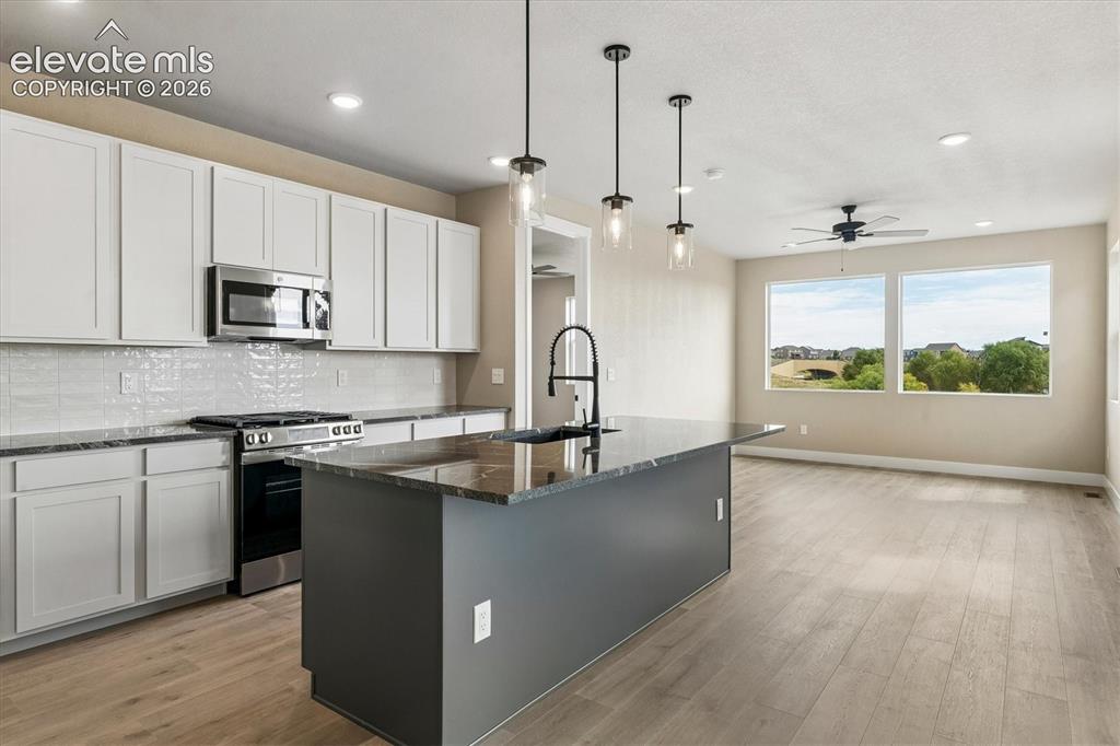 Image 5 of 23: Kitchen