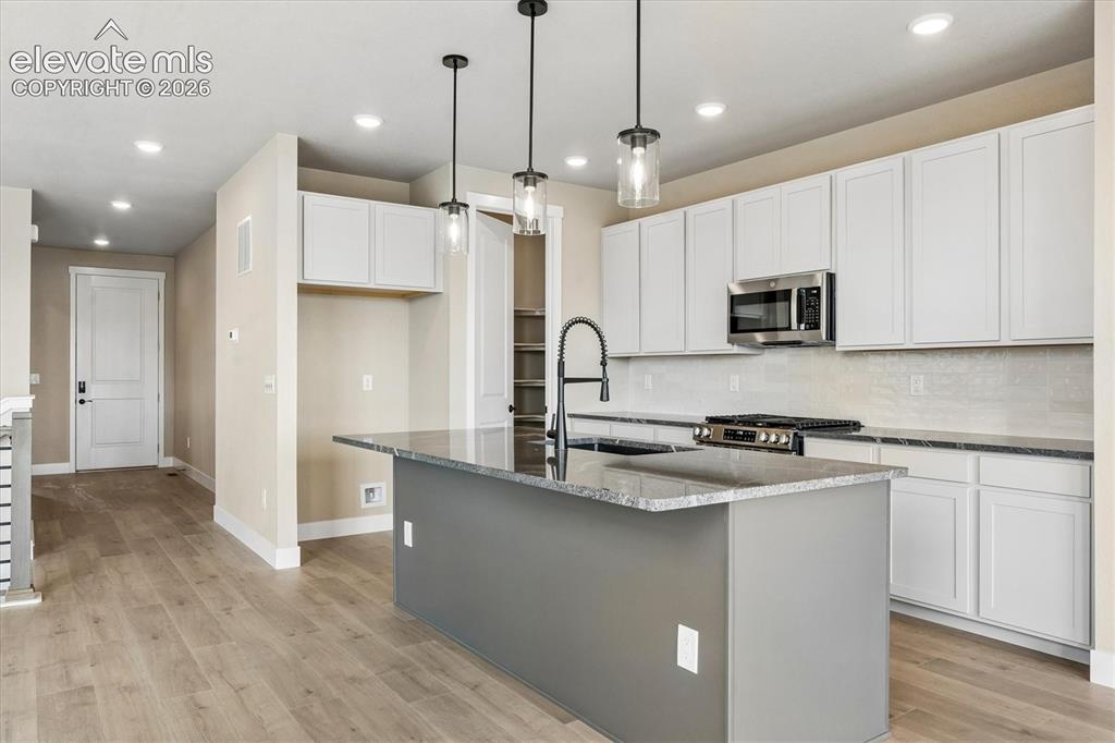 Image 6 of 23: Kitchen