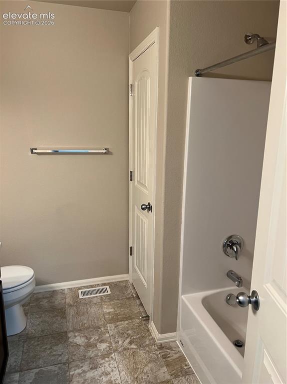 Image 12 of 27: Bathroom