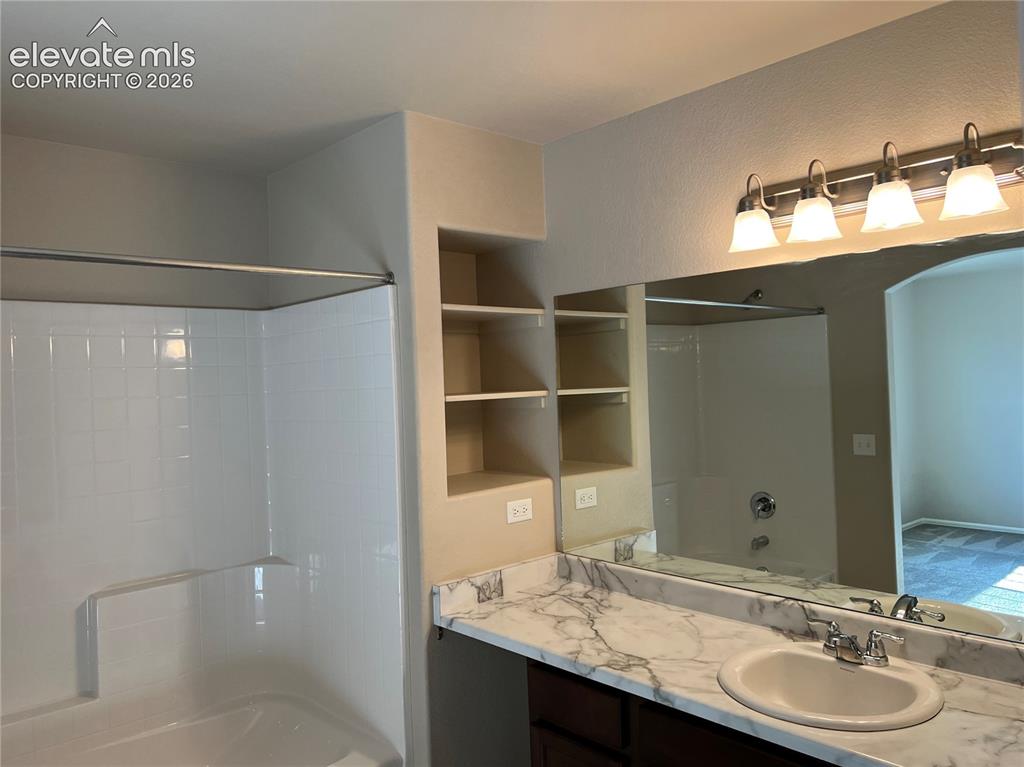 Image 22 of 27: Bathroom