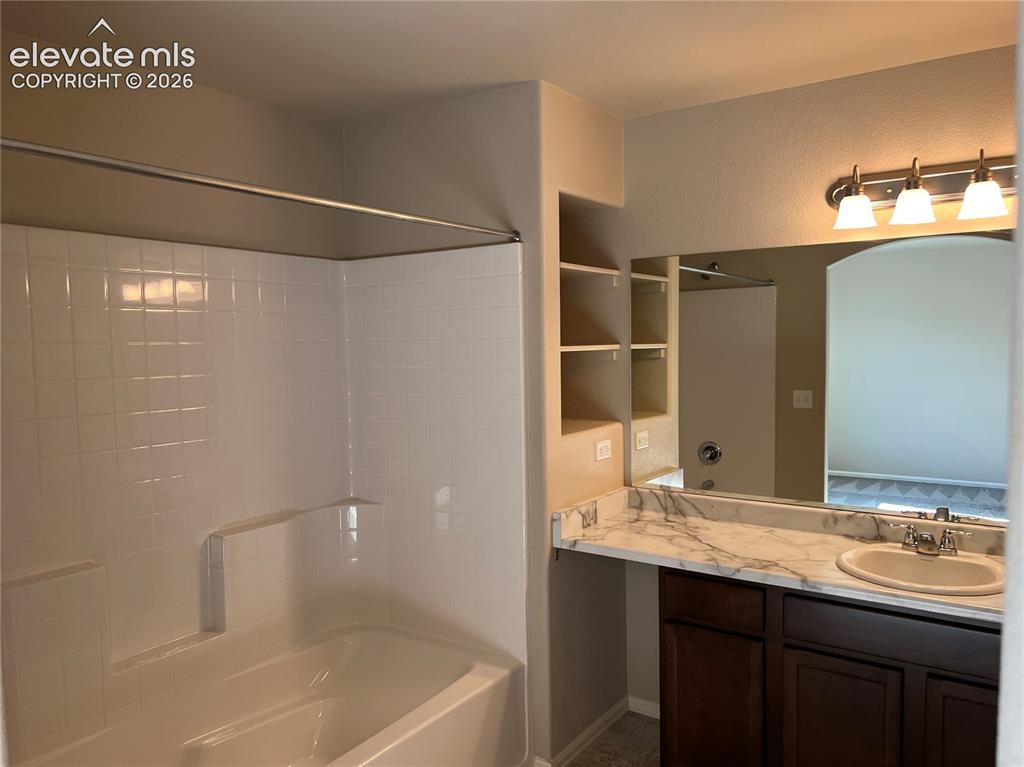 Image 24 of 27: Bathroom