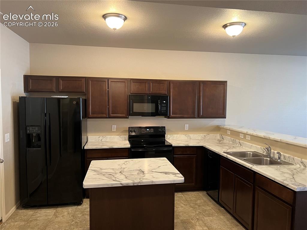 Image 6 of 27: Kitchen