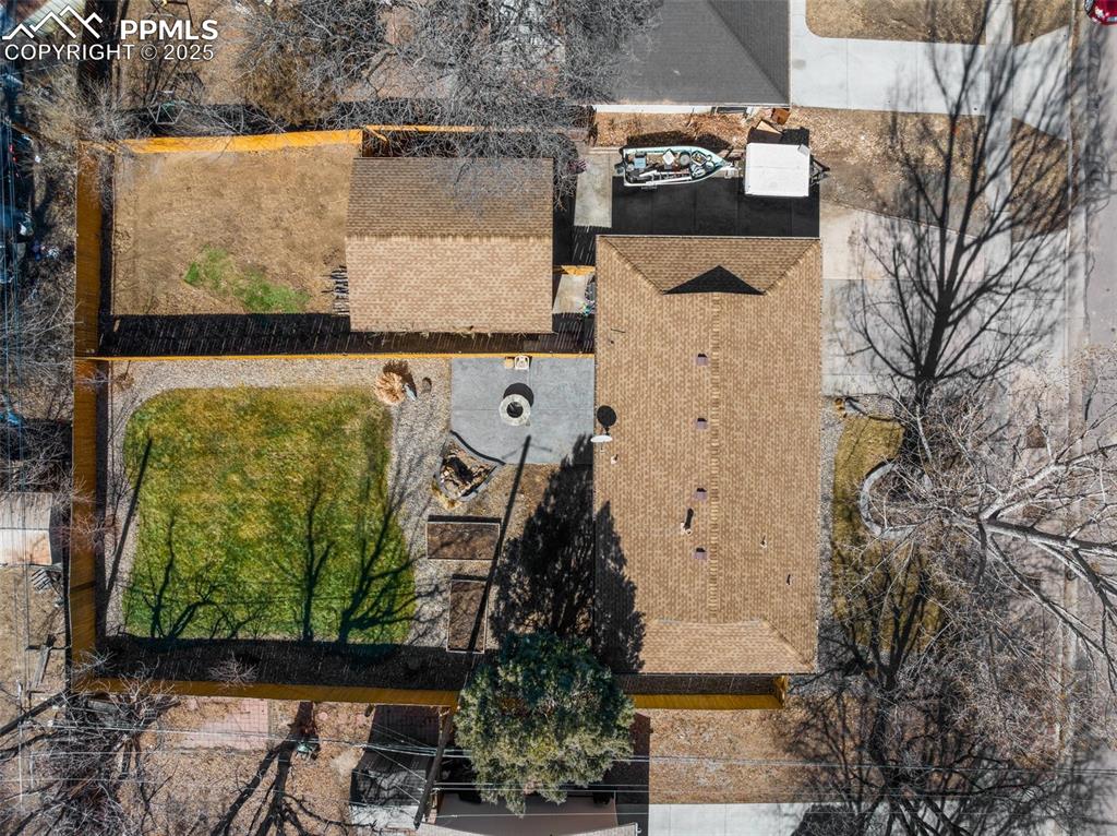 Image 2 of 17: Drone / aerial view