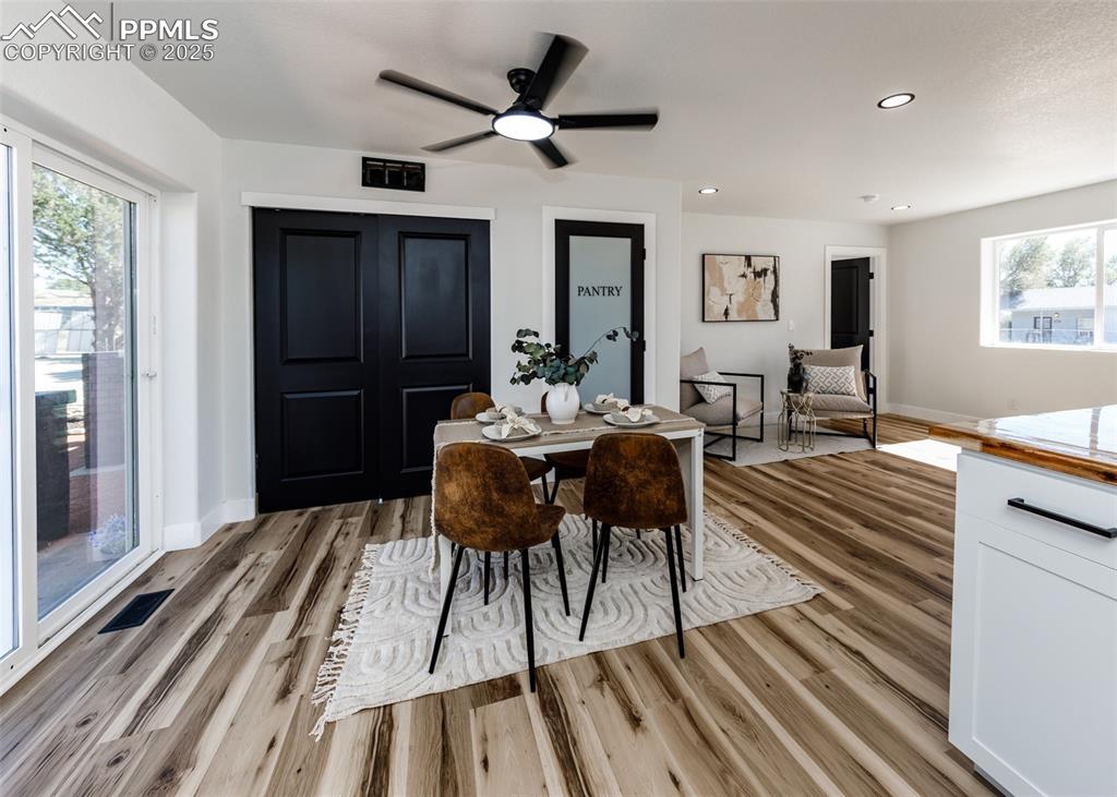 Image 13 of 35: Dining Area