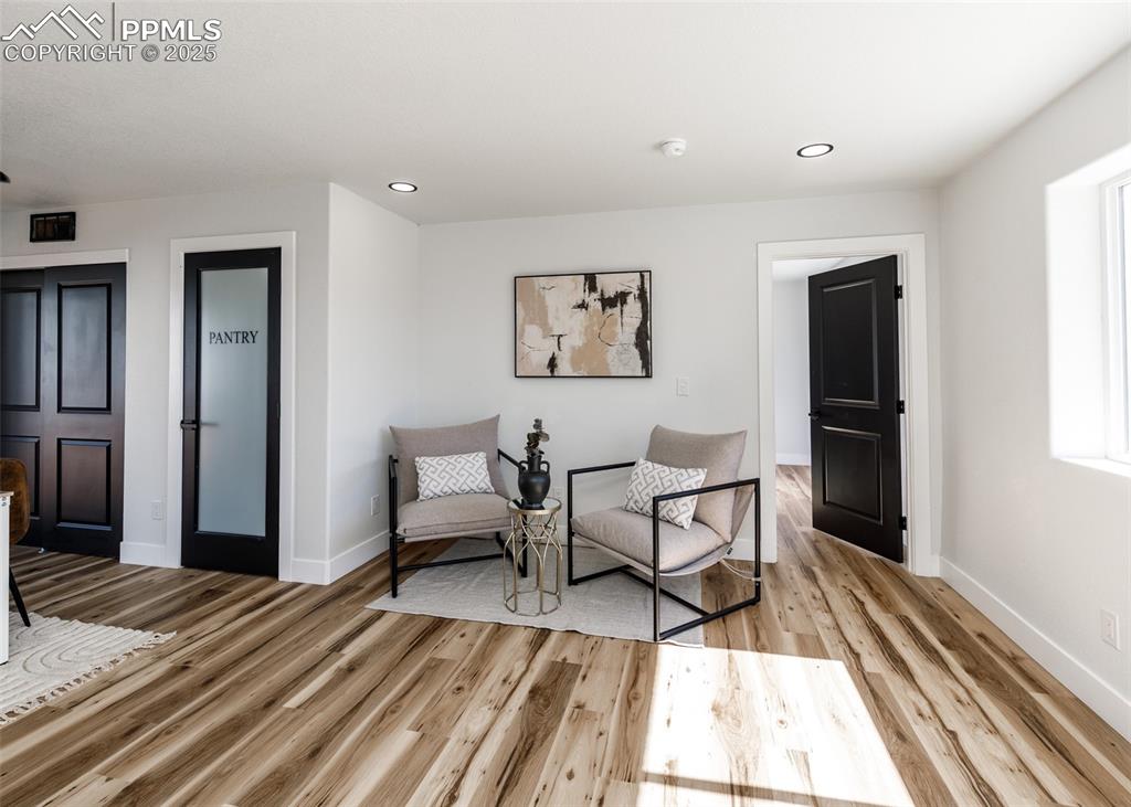 Image 14 of 35: Sitting Room