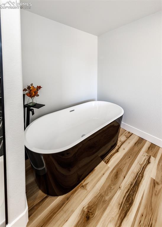 Image 18 of 35: Bathroom