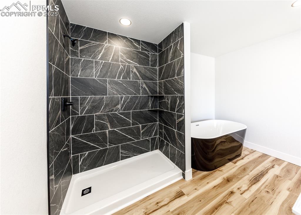 Image 20 of 35: Bathroom