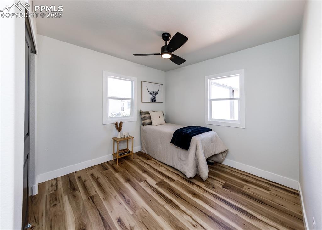 Image 23 of 35: Bedroom