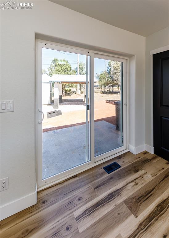 Image 27 of 35: Entry